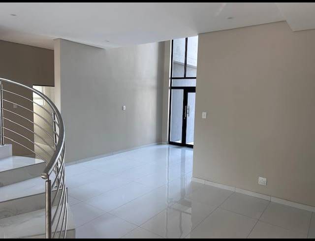 5 BEDROOM HOUSE FOR SALE IN SIX FOUNTAINS RESIDENTIAL ESTATE